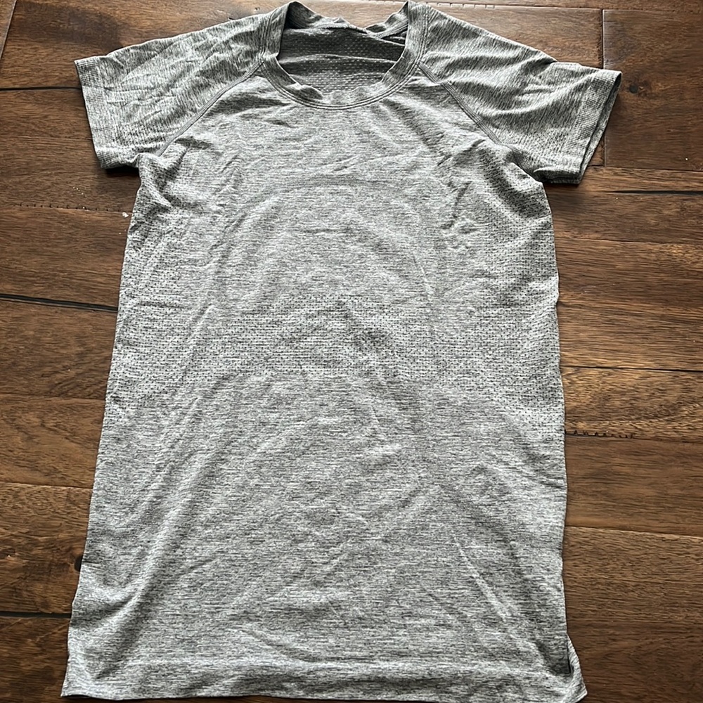 HEATHERED GRAY LULULEMON SHORT SLEEVE